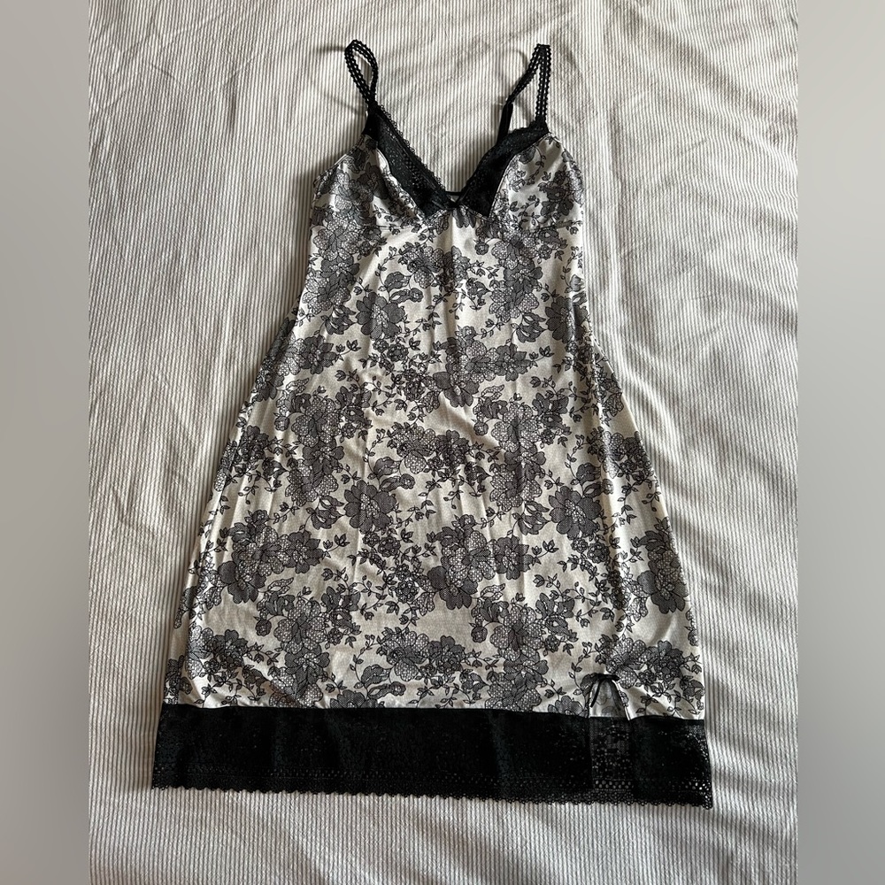 Espirit Collection White & Black Slip